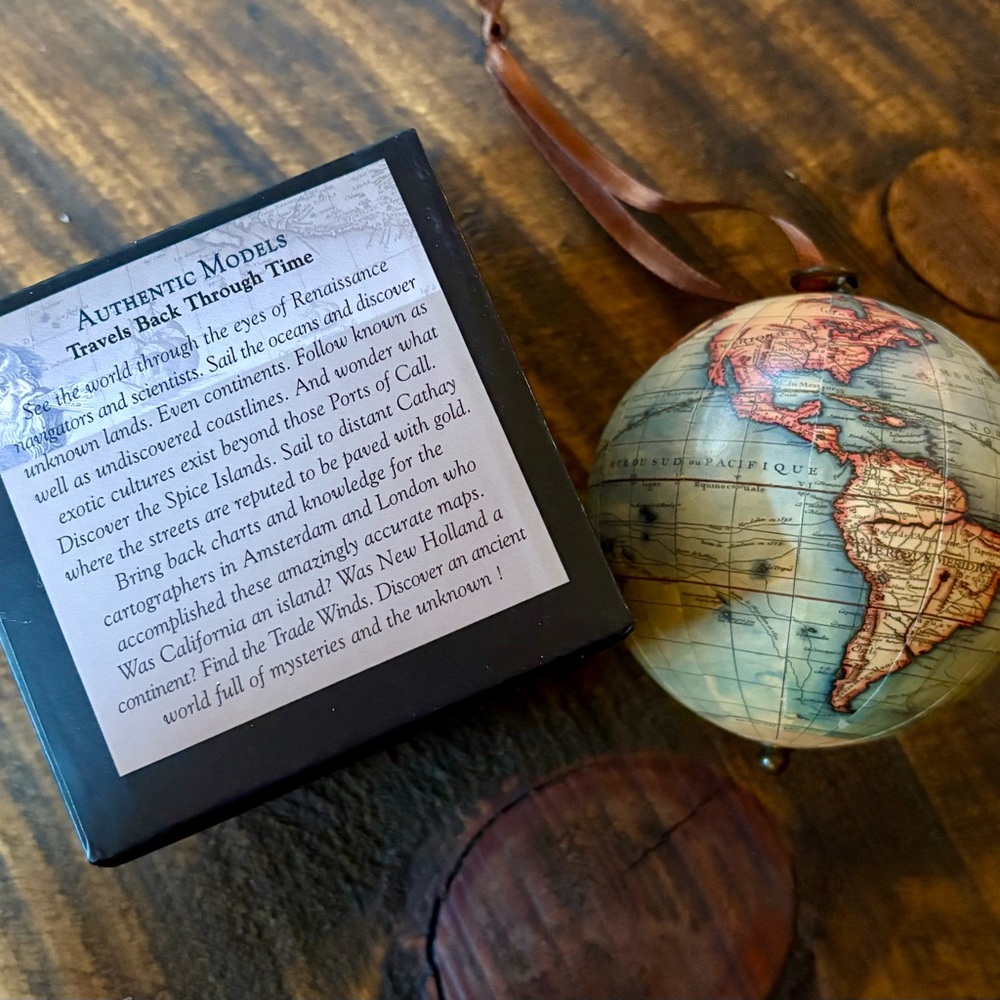 Globe new boxed collectible ornament - Picture 4 of 8